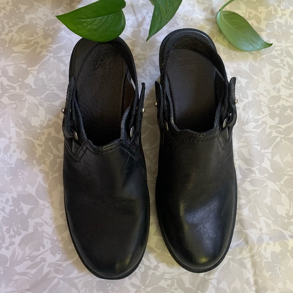 Teva Women’s Black Leather Roxy Mules - Picture 3 of 8